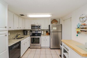 KĂŒhlschrank, Mikrowelle, Ofen, Herdplatte