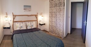 2 bedrooms, iron/ironing board, travel cot, free WiFi