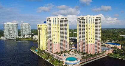 WELCOME to PARADISE! Beautiful sunrise AND sunset views