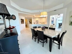 Dining - WELCOME to PARADISE! Beautiful sunrise AND sunset views   (Ft. Myers)