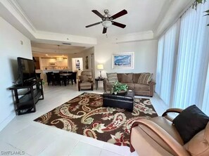 Smart TV - WELCOME to PARADISE! Beautiful sunrise AND sunset views   (Ft. Myers)
