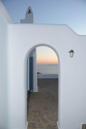 Property grounds - Luxury villa rental Mykonos (Mykonos)