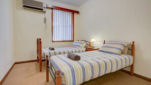 3 chambres, fer et planche à repasser, accès Internet, draps fournis