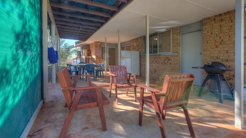 Wallaby - Pet friendly, 3 bedroom house