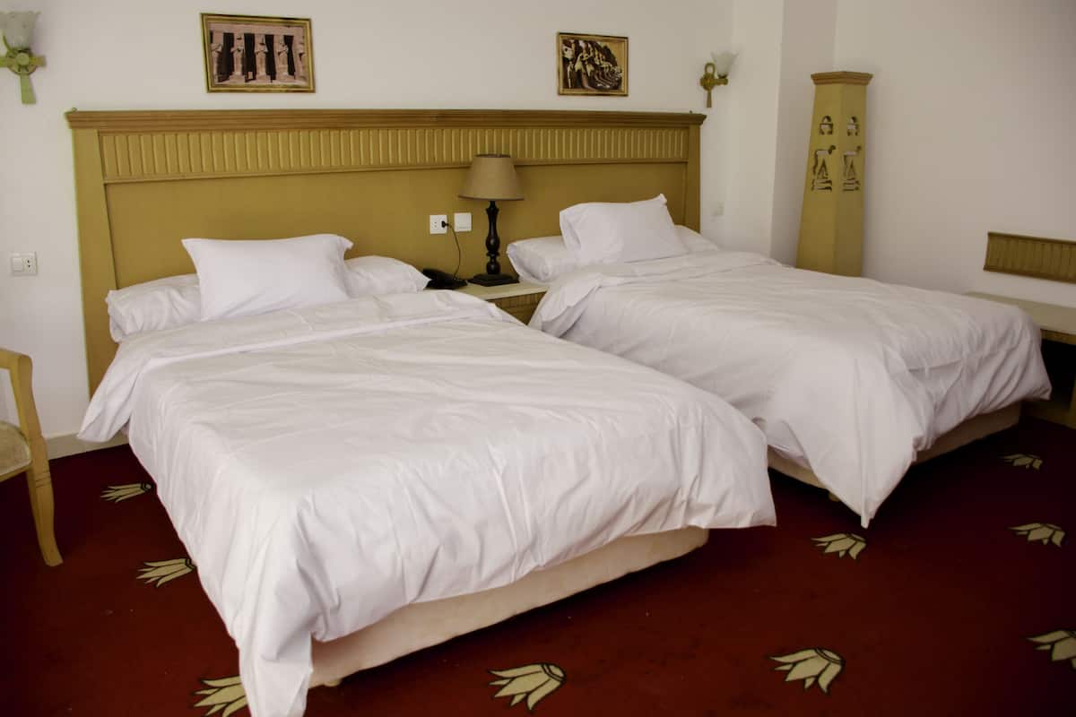 In-room safe, soundproofing, free WiFi, bed sheets