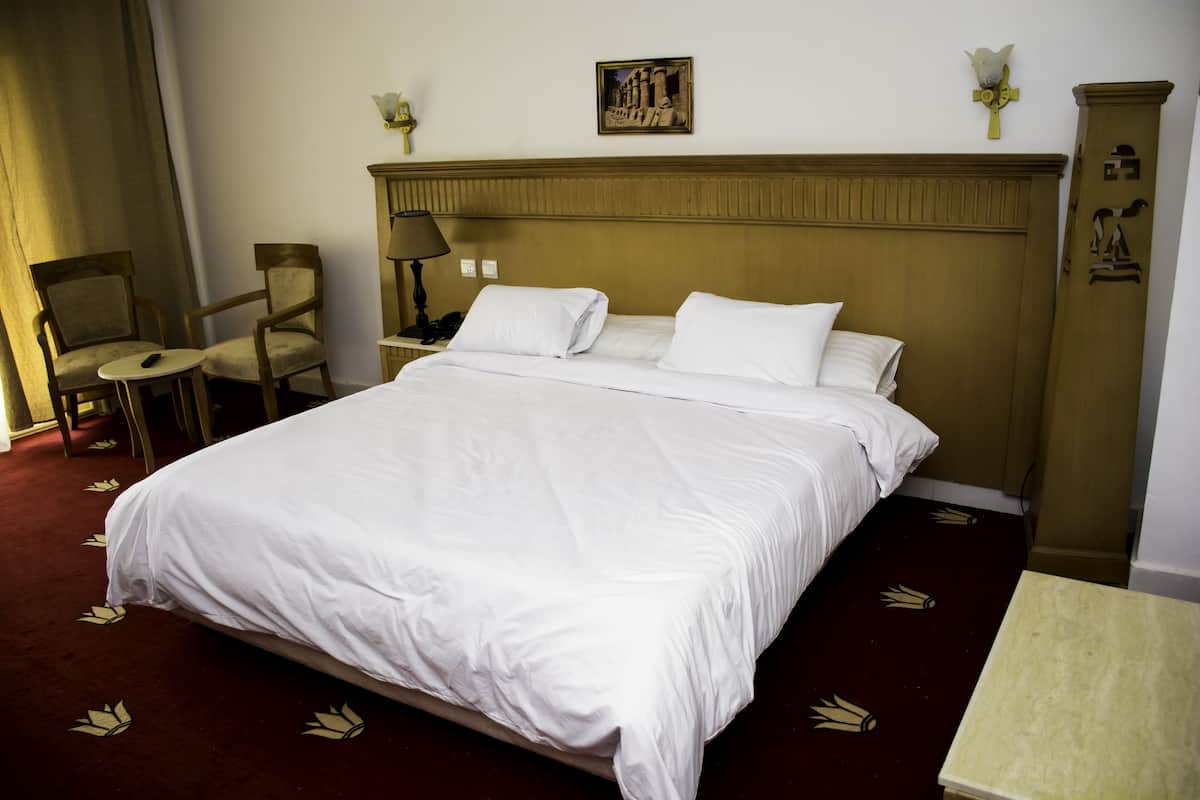 In-room safe, soundproofing, free WiFi, bed sheets