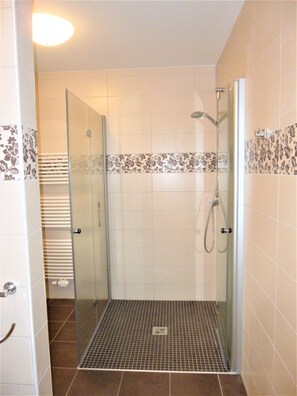 Hair dryer, towels, soap, toilet paper - Apartment in the lavender yard Nauen (Nauen)