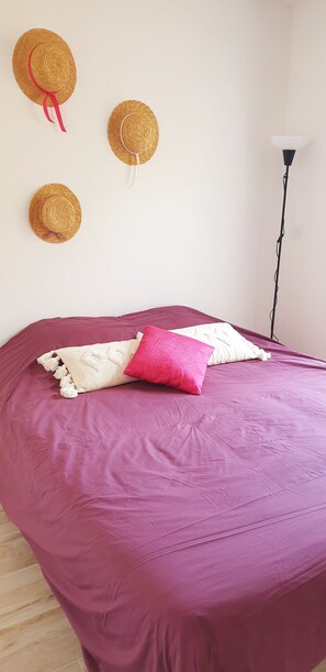 1 bedroom, iron/ironing board, WiFi - Bright cottage with terrace and garden (Dompierre-sur-Mer)