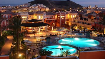 Fachada del alojamiento - Noche