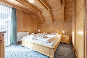 3 bedrooms, free WiFi, bed sheets