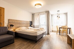 In-room safe, free WiFi, bed sheets