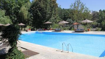 Indoor pool, seasonal outdoor pool, pool loungers