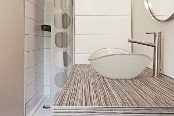 Combined shower/tub, hair dryer