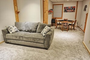 Smart TV, fireplace, Netflix, computer monitors