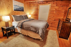 3 bedrooms, desk, iron/ironing board, travel cot