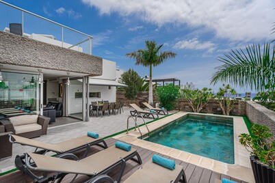 Lux Villa 30 with 5 bedrooms in El Duque area, just 250m from the beach