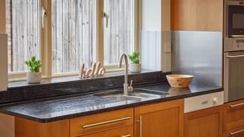 منزل | مطبخ خاص | ثلاجة/مجمد بحجم كبير، ميكروويف، فرن، غلّاية كهربائية