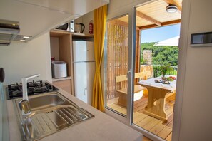 Private kitchen - Mobile house with private pool (Novalja)