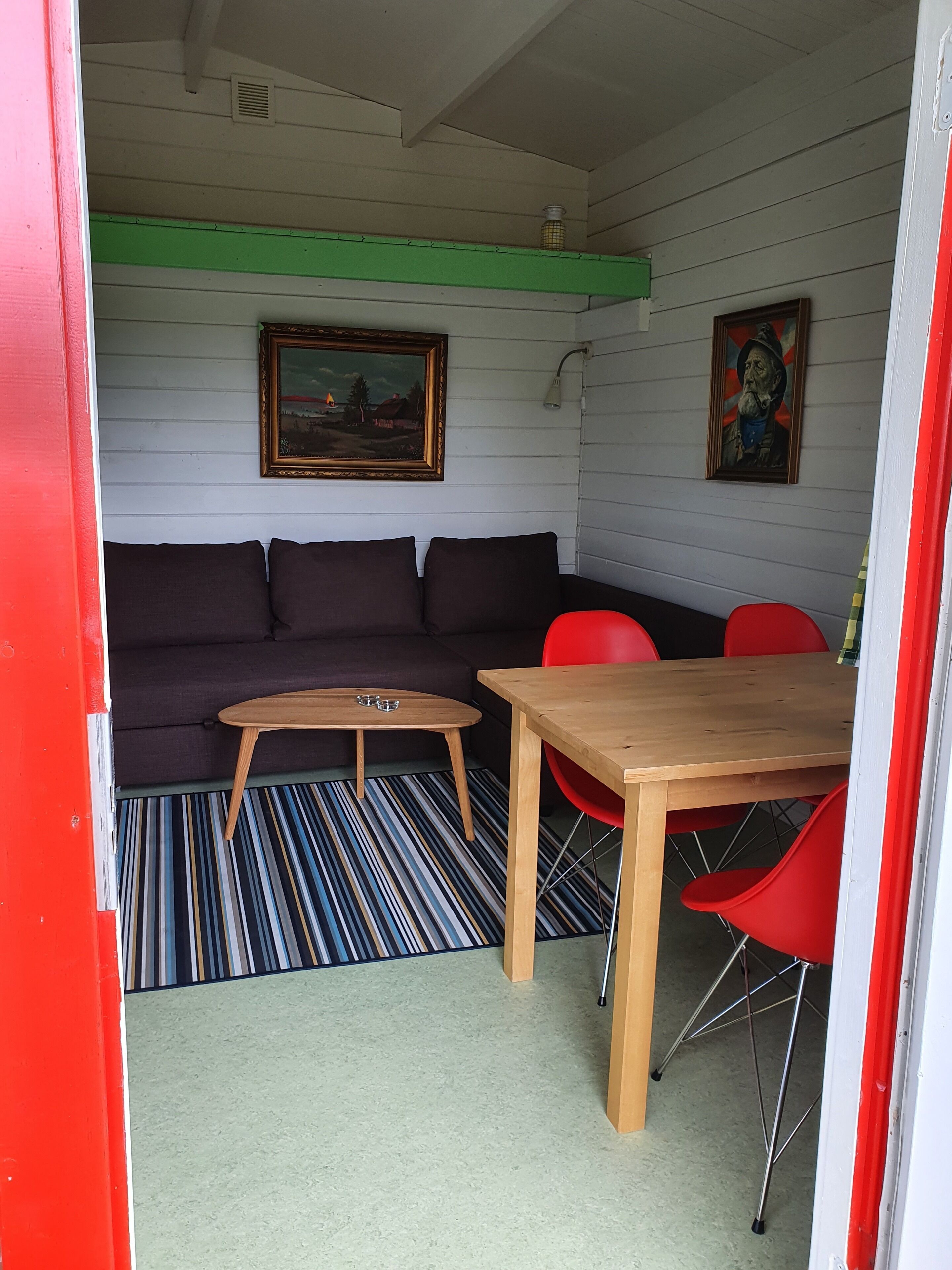 Traditional Cabin | In-room dining