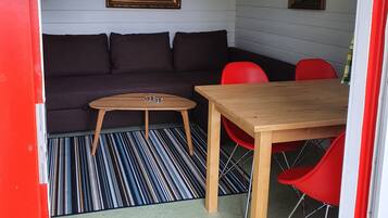 Traditional Cabin | In-room dining