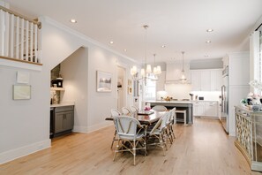 Dining - Above Nashville 12 South | Pool&Spa | 12 Beds| Large Groups I Luxury Services (Nashville)