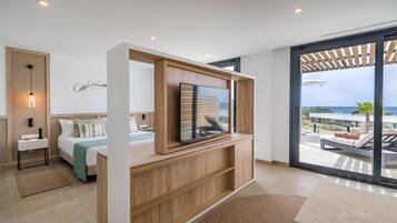 Suite | Premium bedding, down comforters, in-room safe, desk