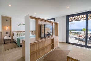 套房 | 高档床上用品、羽绒被、客房内保险箱、办公桌