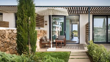 Deluxe Room | Premium bedding, down comforters, in-room safe, desk