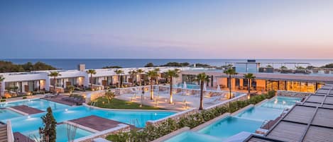 Piscine extérieure (ouverte en saison)