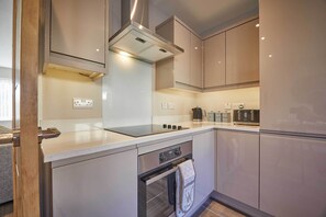 Maison | Cuisine privée | Grand réfrigérateur, micro-ondes, four, plaque de cuisson