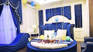 Romantic Double Room | Free minibar items, individually furnished, desk, free WiFi
