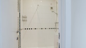 Towels - The Loft | 2BR Duplex | Central+Parking (Cardiff)