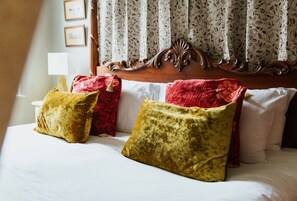 1 bedroom, Egyptian cotton sheets, laptop workspace, iron/ironing board