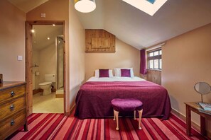 2 kamar tidur, setrika/meja setrika, Wi-Fi gratis, dan seprai linen