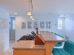 Dining - 139H - Absolute Beach (Oxnard)