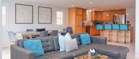 Een open haard en tafelvoetbal