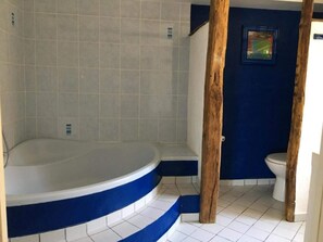 Een bad/douchecombinatie