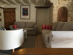 Smart-TV, Kamin, Tischfußball