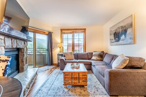 Flat-screen TV, fireplace - Overlooks Keystone Base Area, Short Walk to Lifts; Private Balcony with Views (Keystone)