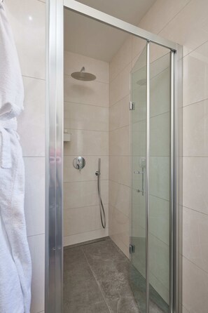 Apartment (Two Bedroom Apartment with Balcony) | Bathroom | Shower, towels - Irena Apartments (Konavle)