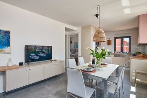 Apartment (Two Bedroom Apartment with Balcony) | Dining room - Irena Apartments (Konavle)