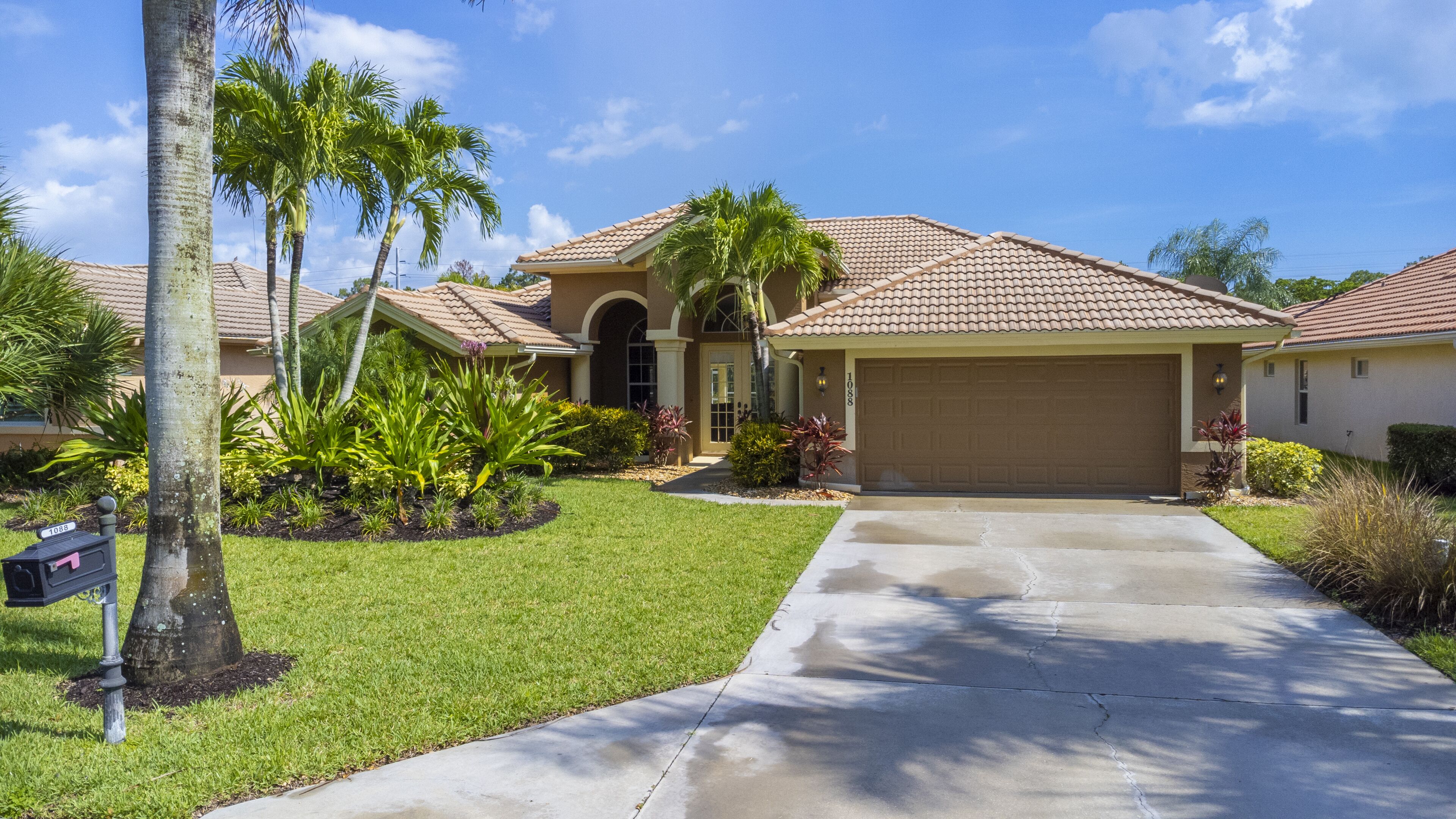 Enjoy memorizing lake views from this beautiful 4 bedroom home!