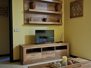 TV - Apartamento Ales (Arenas de San Pedro)