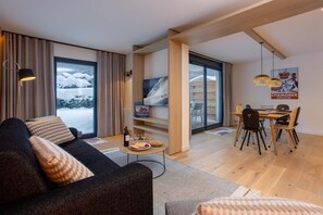 Flat-screen TV - La Cordee 703 Apartment -    2 bedrooms, sleeps 4-7 with terrace, pool & parking (Chamonix)