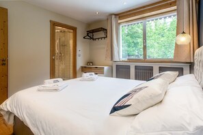 3 bedrooms, iron/ironing board, free WiFi
