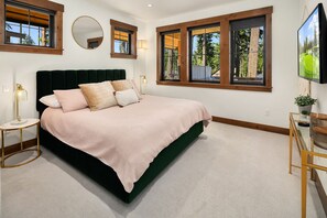 6 habitaciones, tabla de planchar con plancha y cuna de viaje 
