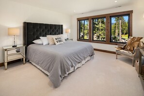 6 habitaciones, tabla de planchar con plancha y cuna de viaje 