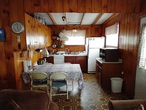 Fridge, microwave, oven, stovetop - Down the street from the beach. (Westbrook)