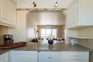 Interior - Apartment Sara directly on the sea with sea view (Porches)
