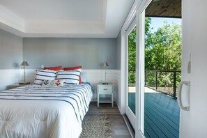 4 bedrooms, WiFi, bed sheets - Lake Life Villa Near Geneva Lake with Beach Access Balcony Views Pier 290 Santa Cruise (Williams Bay)